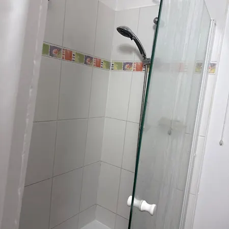 1 Δωμάτια σε οικογενειακή κατοικία *